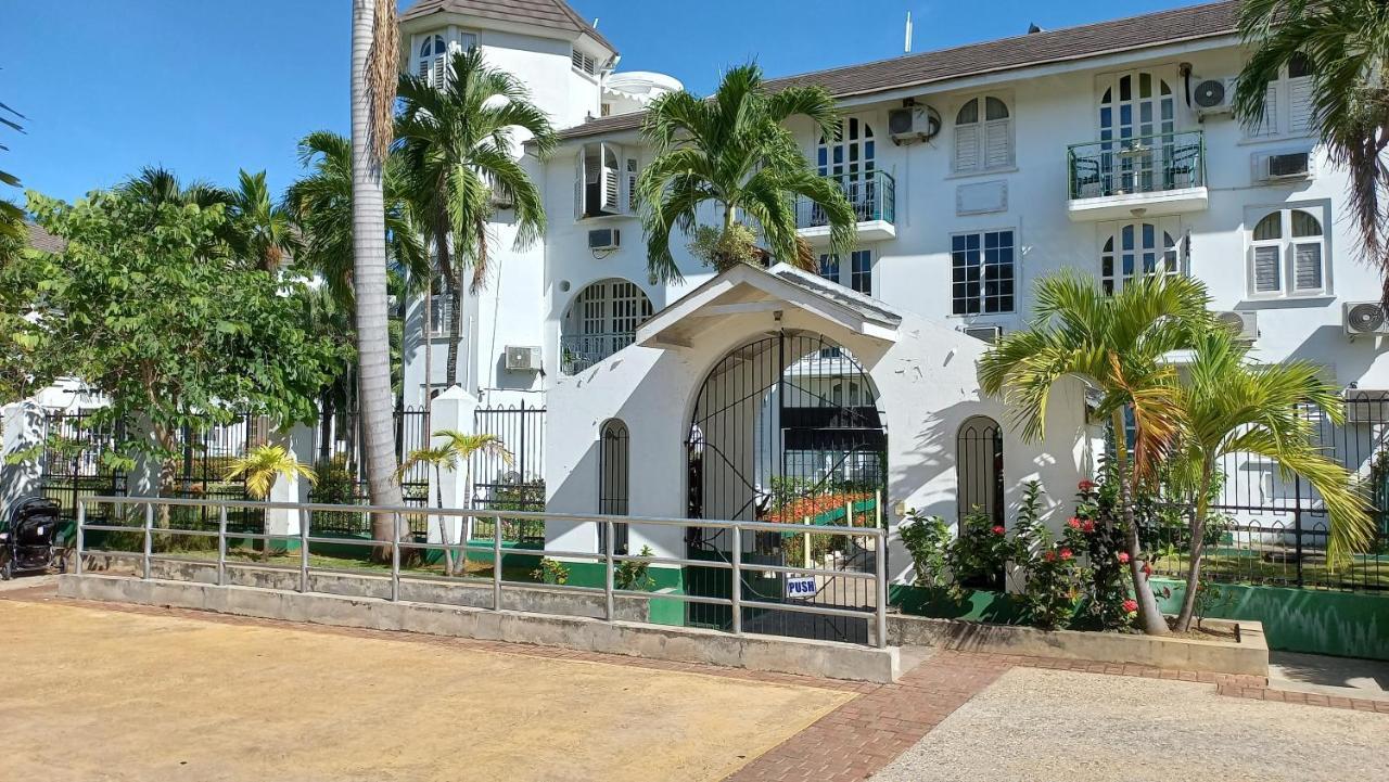 Beach Studio 20 Aparthotel Ocho Rios Exterior photo